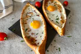 Kaşarlı yumurtalı